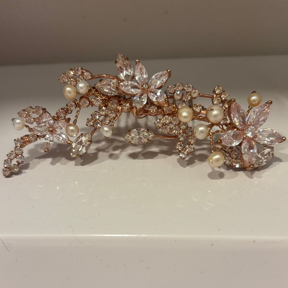 Elegant Floral Pearl Hair Clip